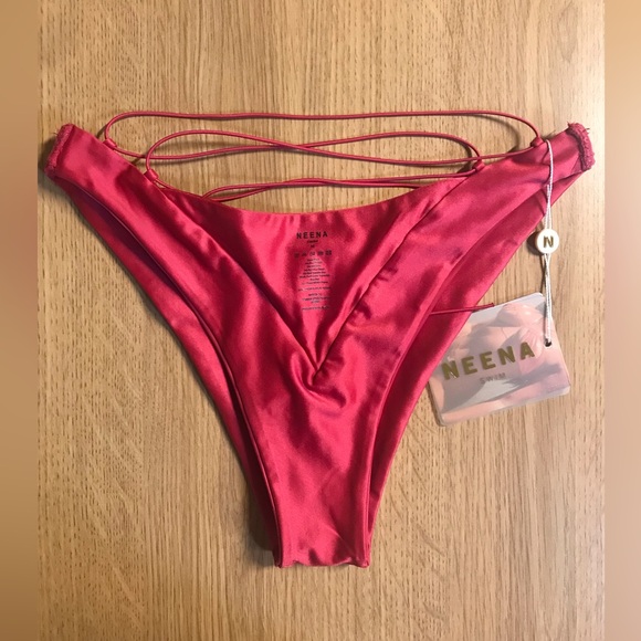 Neena bikini - Picture 4 of 9